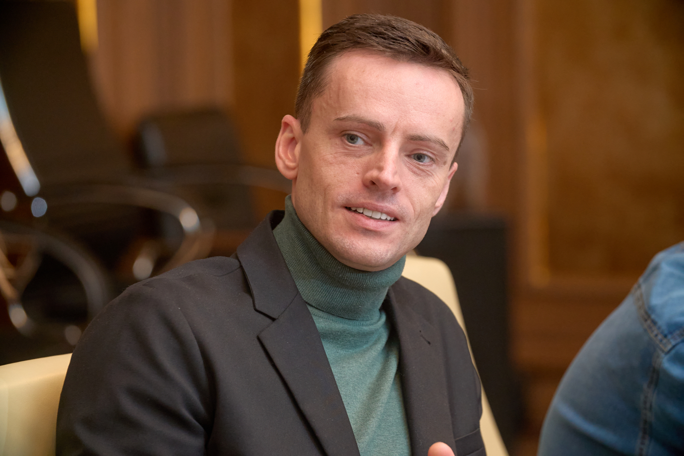 Бадиков Игорь Анатольевич — директор по продажам холдинга AAG