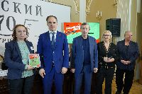 8 �����: �������� ������, �� ������ �������, �. �����-���������